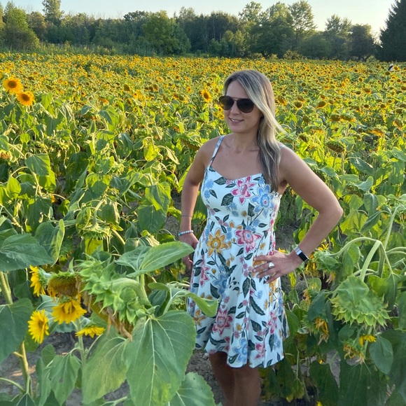 Meet Your Posher - Picture 2 of 5